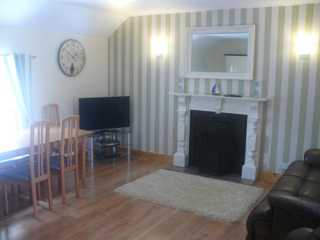 Gweebarra Apartments room 1