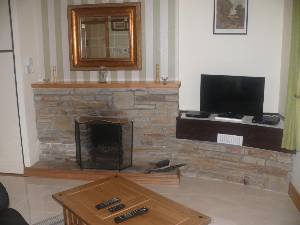 Gweebarra Apartments room 2